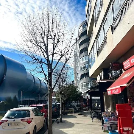 Homestay Exclusiva Habitacion, Frente A Estadio Balaidos A Pocos Minutos De La Playa!