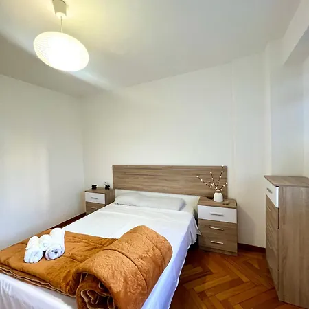 Homestay Exclusiva Habitacion, Frente A Estadio Balaidos A Pocos Minutos De La Playa! *